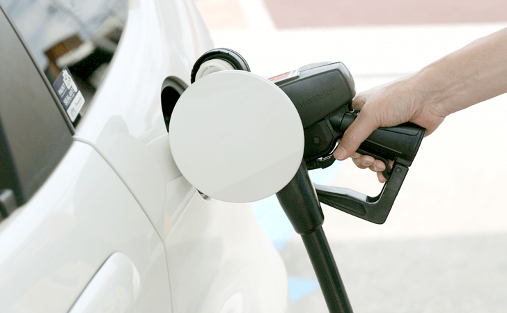 車のガソリン代を節約する方法 エアコン省エネ術で燃費向上 クレジットカードでさらにお得に 暮らしラク